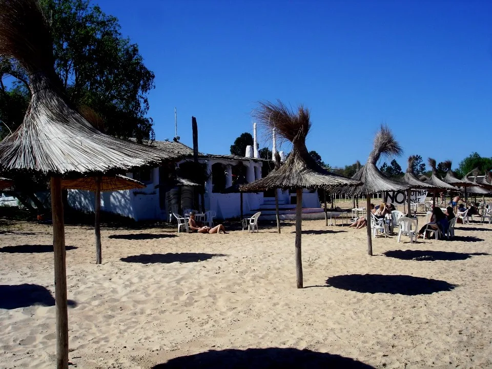 Playa y paisaje natural de Ñandubaysal cerca de Gualeguaychú